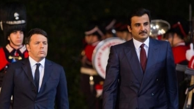 Matteo Renzi insieme all'emiro del Qatar