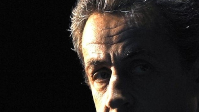 Retour vers le futur : Nicolas Sarkozy et son avenir à la tête de la France. Comment doit-il revenir ? Il doit m'entendre cette fois, pour son salut !