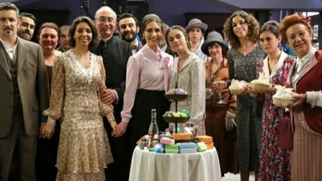 Una bellissima immagine del cast de Il Segreto sul set