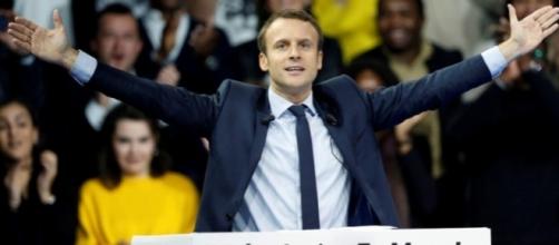 Emmanuel Macron è sempre più favorito ad un mese dalle elezioni presidenziali in Francia