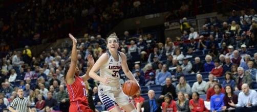 UCONN moves on in NCAA tourney, beating Syracuse - dailycampus.com