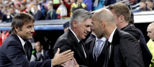 Conte e Zidane si stringono la mano. Entrambi sarebbero interessati ad Alex Sandro