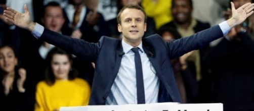 Emmanuel Macron è sempre più favorito ad un mese dalle elezioni presidenziali in Francia