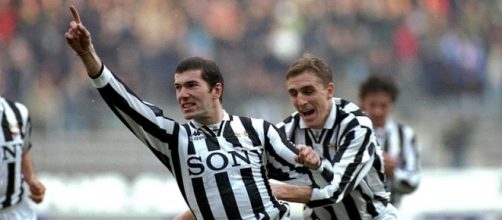 Zinedine Zidane è uno dei tanti allenatori "nati" nella Juventus 2001 - Credits: Allsport-PD, via WikiCommons
