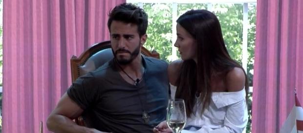 Alyson cree que Marco y Aylén son infelices y que están juntos por obligación Alyson cree que Marco y Aylén son infelices y que están juntos por obligación