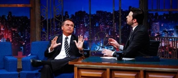 Bolsonaro no 'The Noite' (foto: Gabriel Cardoso/SBT) Bolsonaro no 'The Noite' (foto: Gabriel Cardoso/SBT)