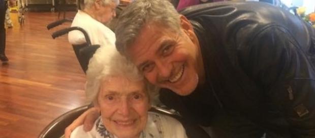 George Clooney surprises 87-year-old fan on her birthday - Photo: Blasting News Library - libertygalaxy.com George Clooney surprises 87-year-old fan on her birthday - Photo: Blasting News Library - libertygalaxy.com