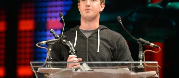 : Mark Zuckerberg obtient finalement un diplôme de Harvard : Mark Zuckerberg obtient finalement un diplôme de Harvard