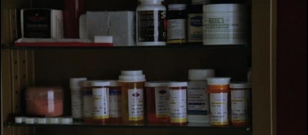 Médicaments dans une pharmacie de salle de bain Médicaments dans une pharmacie de salle de bain