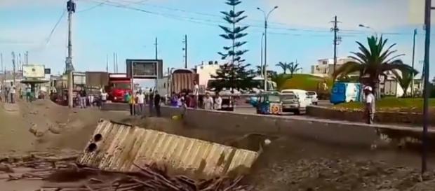 Orb saindo de uma inundação no Peru. Orb saindo de uma inundação no Peru.