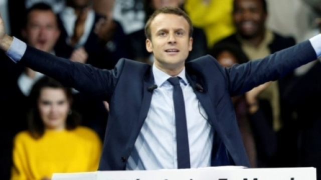 Emmanuel Macron è sempre più favorito ad un mese dalle elezioni presidenziali in Francia