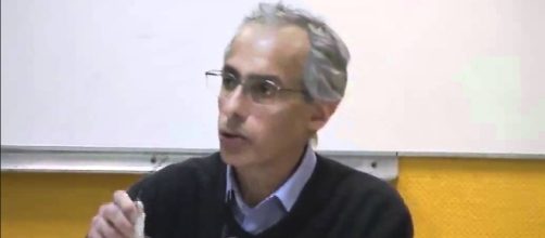 André Bitton à l'AGECA du 20 avril 2012 "Quelle psychiatrie nous voulons ?" (Source Youtube)