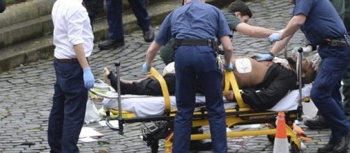 LONDRA, ATTACCO TERRORISTICO AL PARLAMENTO: AUTO SULLA FOLLA ... - leggo.it