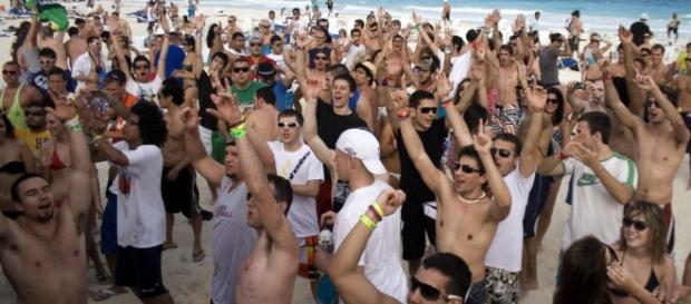 Construyan el muro!' gritan springbreakers | Fusion - fusion.net Construyan el muro!' gritan springbreakers | Fusion - fusion.net