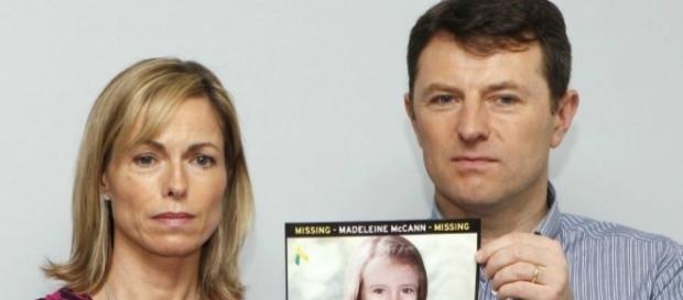 Kate e Gerry McCann procuram pela filha Kate e Gerry McCann procuram pela filha