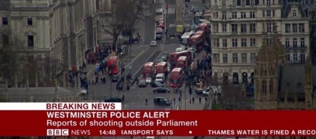 Londres a été le théâtre d'une attaque "de nature terroriste" selon la police britannique (via BBC News) Londres a été le théâtre d'une attaque "de nature terroriste" selon la police britannique (via BBC News)