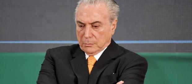 Temer retira servidores estaduais e municipais da reforma da Previdência Temer retira servidores estaduais e municipais da reforma da Previdência