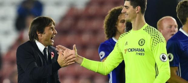 Thibaut Courtois et Antonio Conte pas prêts de se séparer Thibaut Courtois et Antonio Conte pas prêts de se séparer