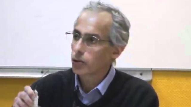 André Bitton à l'AGECA du 20 avril 2012 "Quelle psychiatrie nous voulons ?" (Source Youtube)
