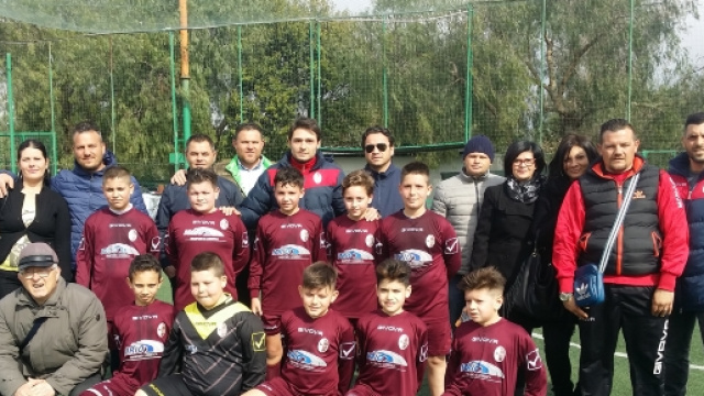 L'intero gruppo dei 2006 allenati da Mister Iavolato, con i genitori