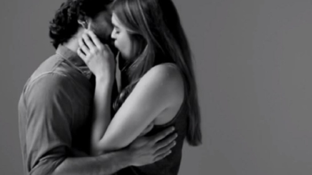 Spagna, consumano un rapporto 'intimo' sul balcone: il video in tv