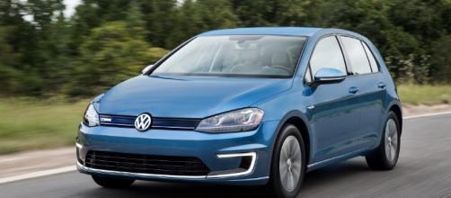 Volkswagen To Auction Off First U.S. e-Golf - insideevs.com