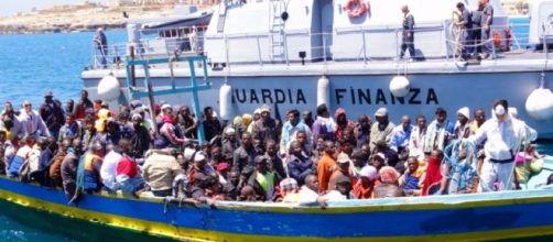 MIGRANTI, FRONTEX ACCUSA LE ONG: 'AIUTANO GLI SCAFISTI ... - blogspot.com