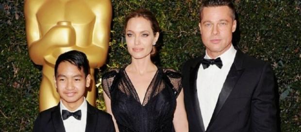 Angelina e Brad, com o filho mais velho Maddox Angelina e Brad, com o filho mais velho Maddox