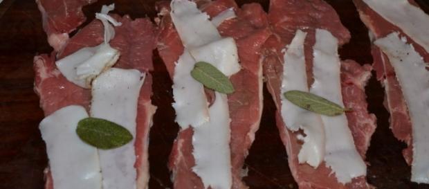 Bistecche di maiale con contorno di fagioli - cucinarecreare.it Bistecche di maiale con contorno di fagioli - cucinarecreare.it