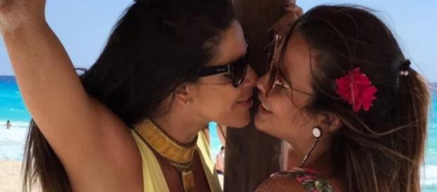 Geisy Arruda é lésbica? Ela está "conhecendo" uma garota, Nuelle e estão em viagem romântica. Confere! Geisy Arruda é lésbica? Ela está "conhecendo" uma garota, Nuelle e estão em viagem romântica. Confere!