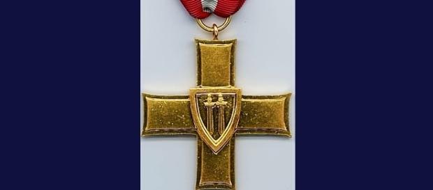Krzyż Grunwaldzki I Klasy, którym odznaczano wojskowych i niektórych cywilów od 15 VII 1945 Krzyż Grunwaldzki I Klasy, którym odznaczano wojskowych i niektórych cywilów od 15 VII 1945