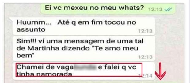 Mulher mostrando que seu namorado tem dona Mulher mostrando que seu namorado tem dona