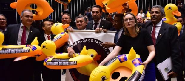 Sob protestos da oposição, terceirização geral e irrestrita é aprovada (foto: Câmara dos Deputados) Sob protestos da oposição, terceirização geral e irrestrita é aprovada (foto: Câmara dos Deputados)