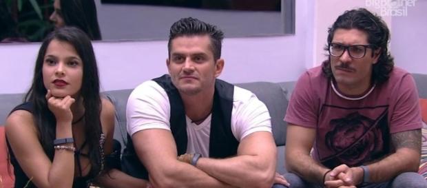 Trio levou na brincadeira assunto sério Trio levou na brincadeira assunto sério