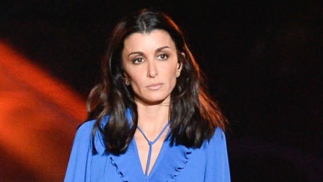 A quoi, à qui pense Jenifer - image d'archive Gala