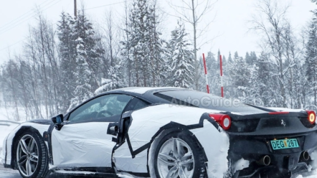 Ferrari Dino, avvistato il prototipo