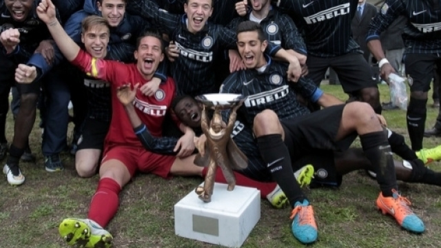 La formazione Primavera dell'Inter 2015 vincitrice della Viareggio Cup