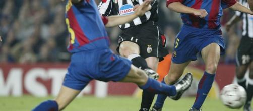 Il gol di Nedved al Camp Nou nel 2003. Fonte: Calcioblog