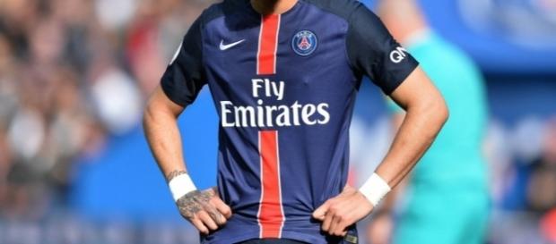 PSG : Le nouveau maillot a fuité ! PSG : Le nouveau maillot a fuité !