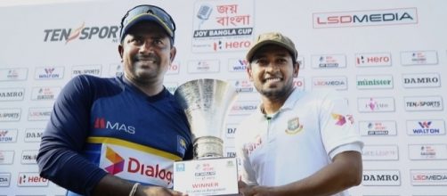 Rangana Herath and Mushfiqur Rahim pose with the trophy (Youtube screen grab)