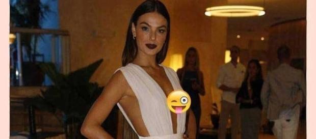 Isis fala sobre o tamanho dos seios Isis fala sobre o tamanho dos seios