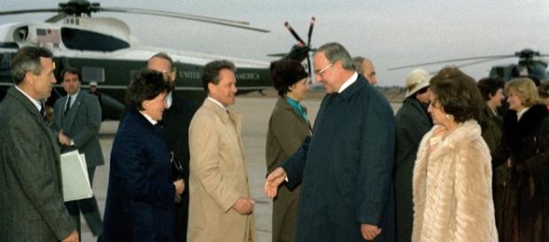 Kanzler Kohl 1982 in Washington. (Source URG Suisse: U.S. Military / PD) Kanzler Kohl 1982 in Washington. (Source URG Suisse: U.S. Military / PD)