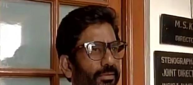 Ravindra Gaikwad: Shiv Sena MP Ravindra Gaikwad beats AI staffer ... - indiatimes.com Ravindra Gaikwad: Shiv Sena MP Ravindra Gaikwad beats AI staffer ... - indiatimes.com