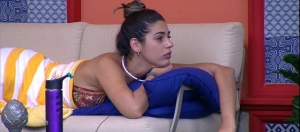 Sister Vivian parece ser a única ameaça a Emilly Sister Vivian parece ser a única ameaça a Emilly
