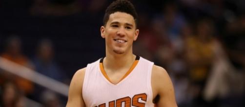 The Suns' Devin Booker enters Sunday's game against Charlotte off a 70-point performance. [Image via Blasting News image library/inquisitr.com]