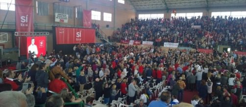 El PSOE con Pedro Sánchez llena el pabellón de Burjassot