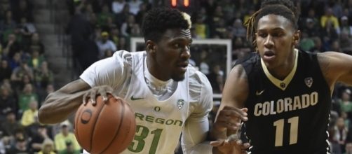 Ennis and the Oregon Ducks advance to the Final Four with win over Kansas. [Image via Blasting News image library/inquisitr.com]