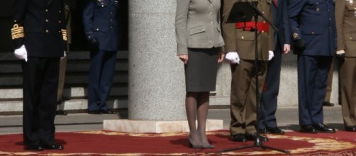 La ministra con almirante JEMAD saliente y el nuevo JEMAD general del ET.