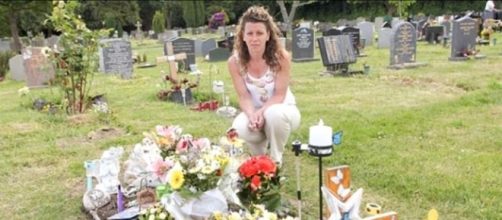 Mom Trying To Reinstate Son's Gravestone After Complaint - Photo: Blasting News Library - faithtap.com