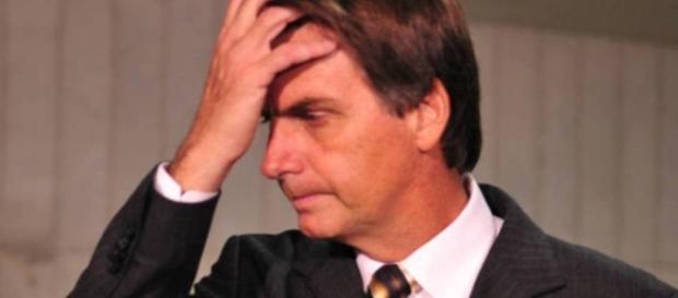 Bolsonaro é alvo de críticas de apoiadores por causa de abstenção Bolsonaro é alvo de críticas de apoiadores por causa de abstenção